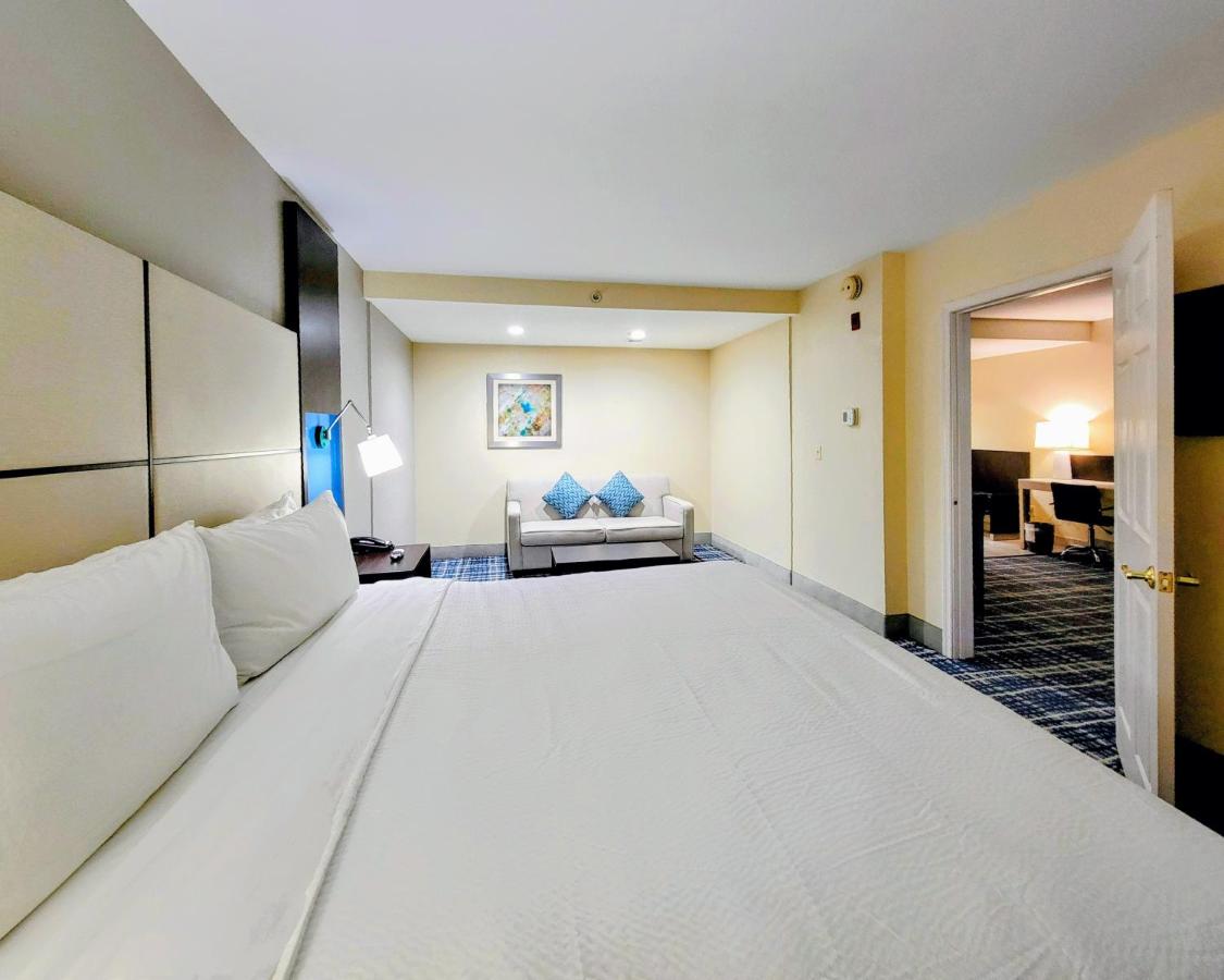 King Suite - Non-Smoking at Holiday Inn Belcamp - Aberdeen Area, an IHG Hotel