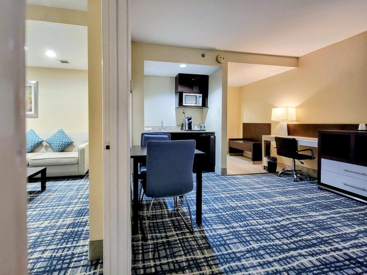 King Suite - Non-Smoking at Holiday Inn Belcamp - Aberdeen Area, an IHG Hotel