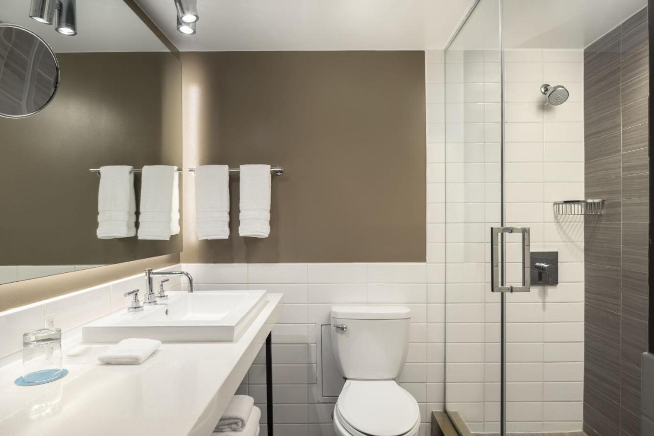 Classic, Guest room, 2 Double at Le Méridien New Orleans