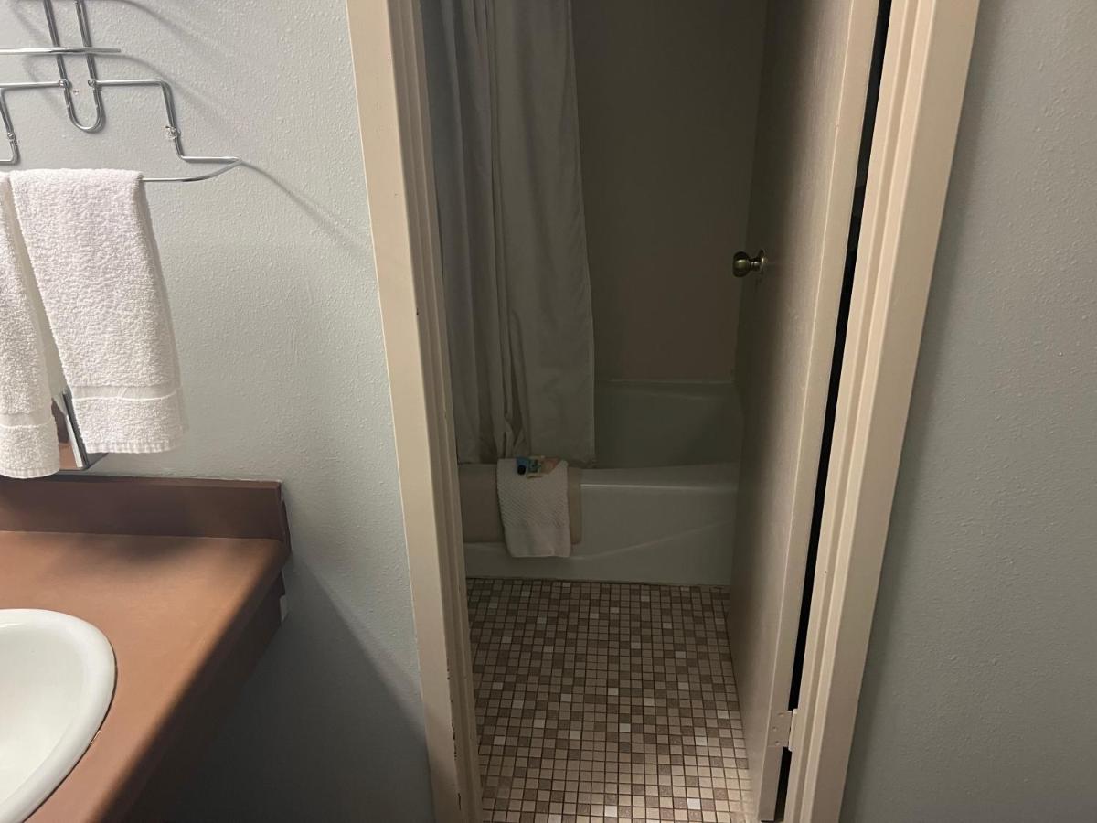 | The Ridge Motor Inn