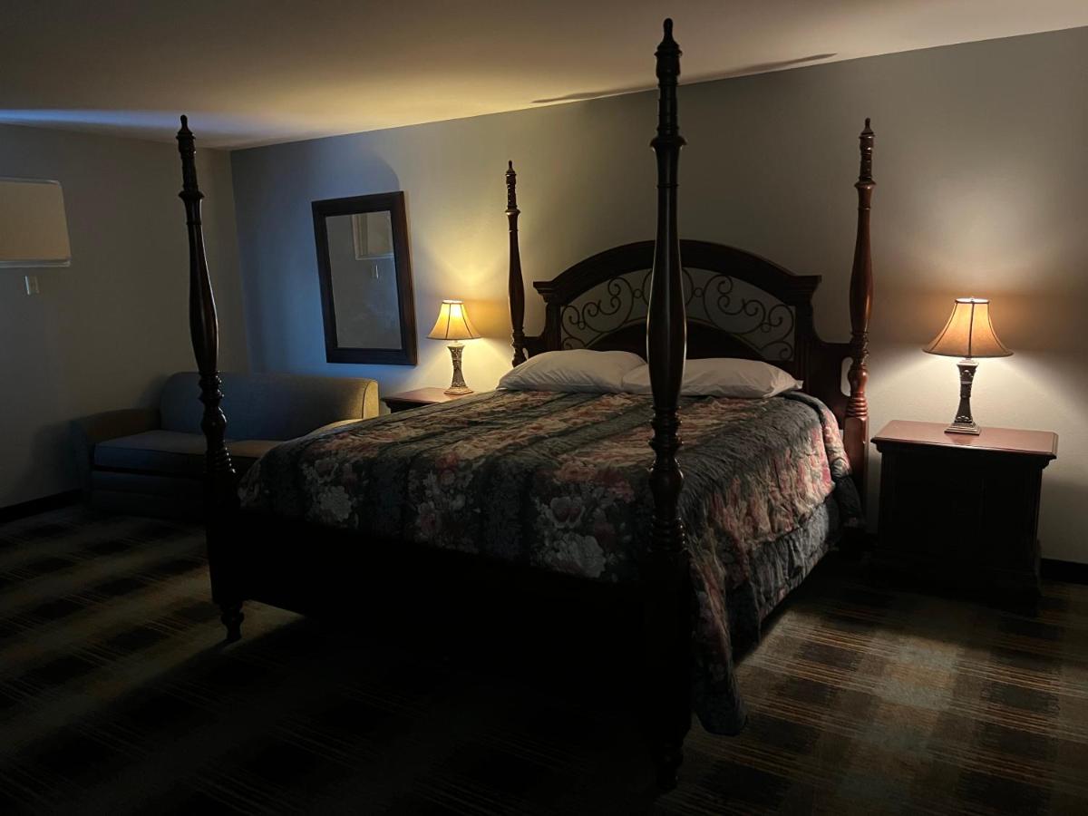 | The Ridge Motor Inn