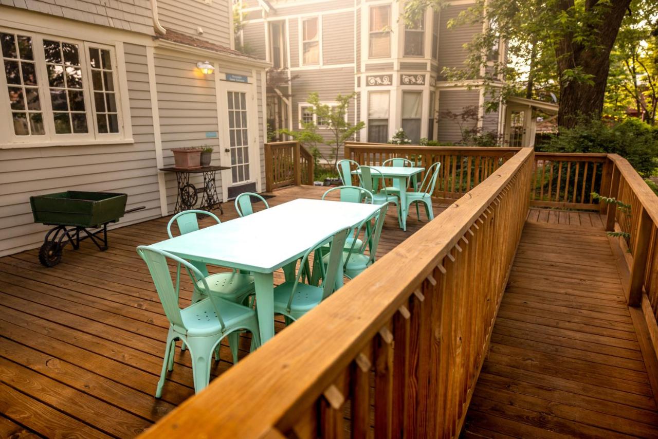 | Walnut Street Inn