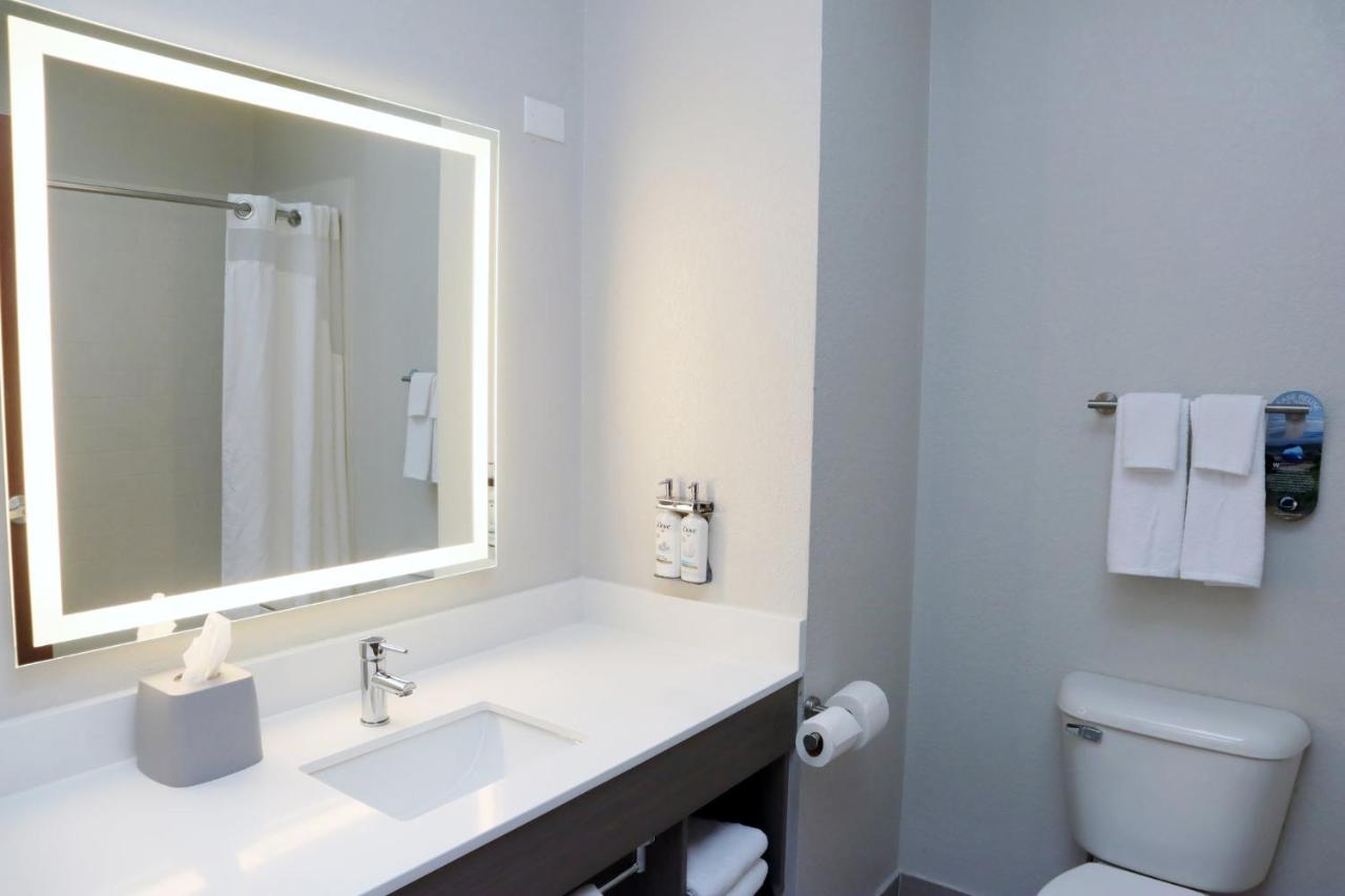 King Suite at Holiday Inn Express Hotel & Suites Baton Rouge North by IHG