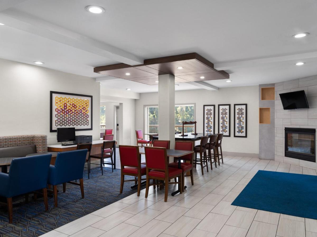 | Holiday Inn Express Fort Bragg, an IHG Hotel