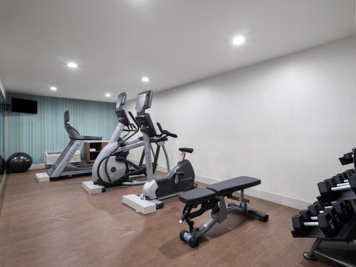 | Holiday Inn Express Fort Bragg, an IHG Hotel