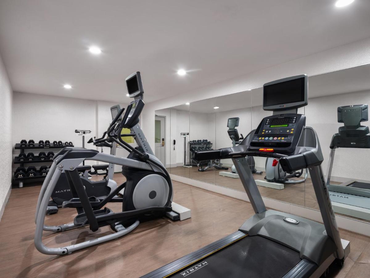 | Holiday Inn Express Fort Bragg, an IHG Hotel