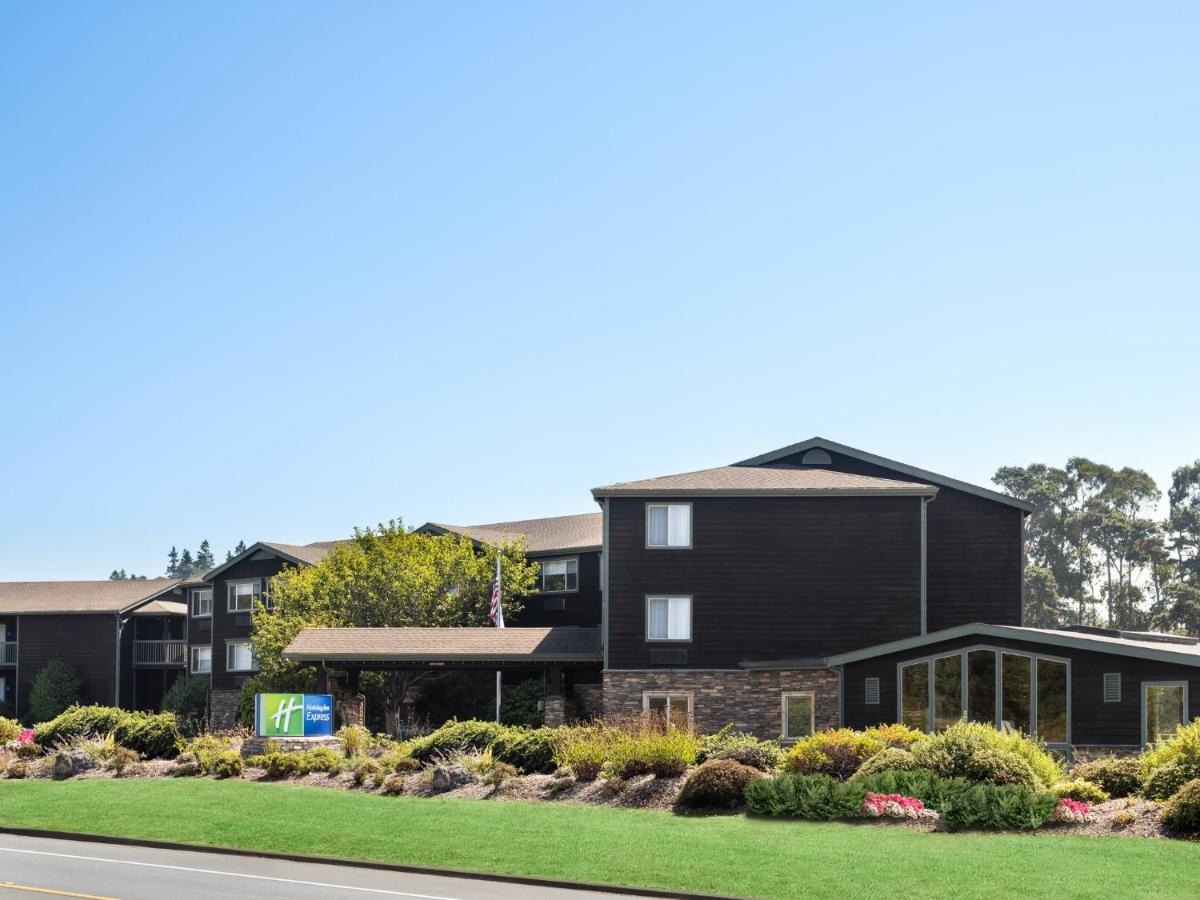 | Holiday Inn Express Fort Bragg, an IHG Hotel