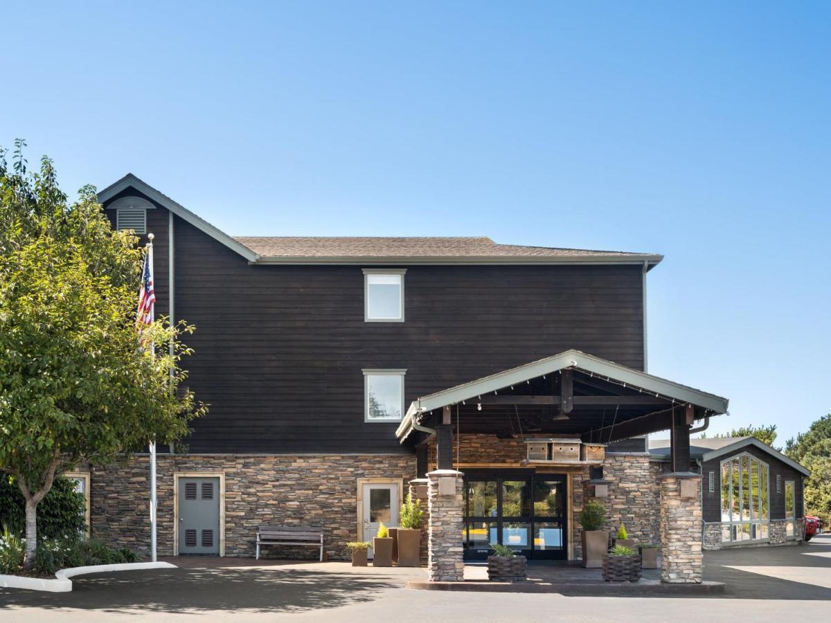 | Holiday Inn Express Fort Bragg, an IHG Hotel