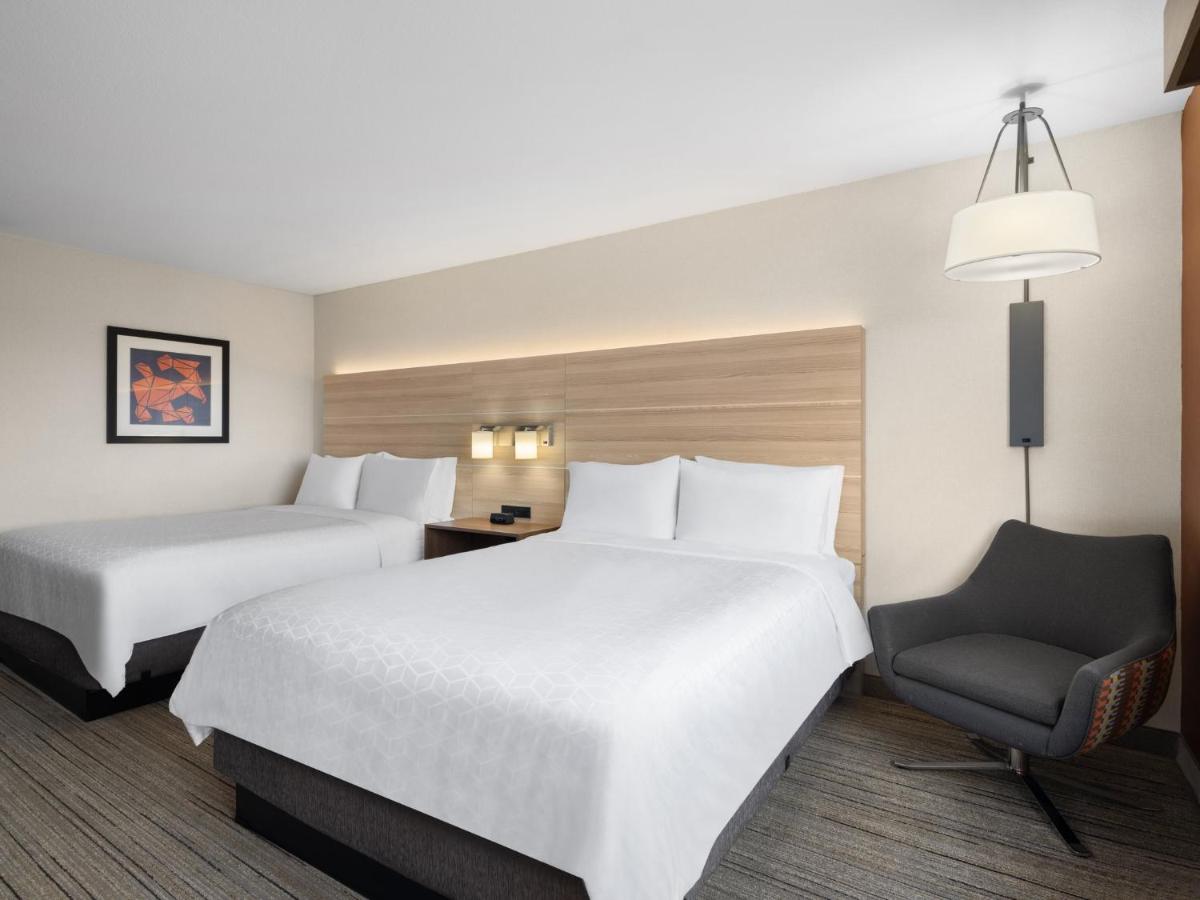 | Holiday Inn Express Fort Bragg, an IHG Hotel