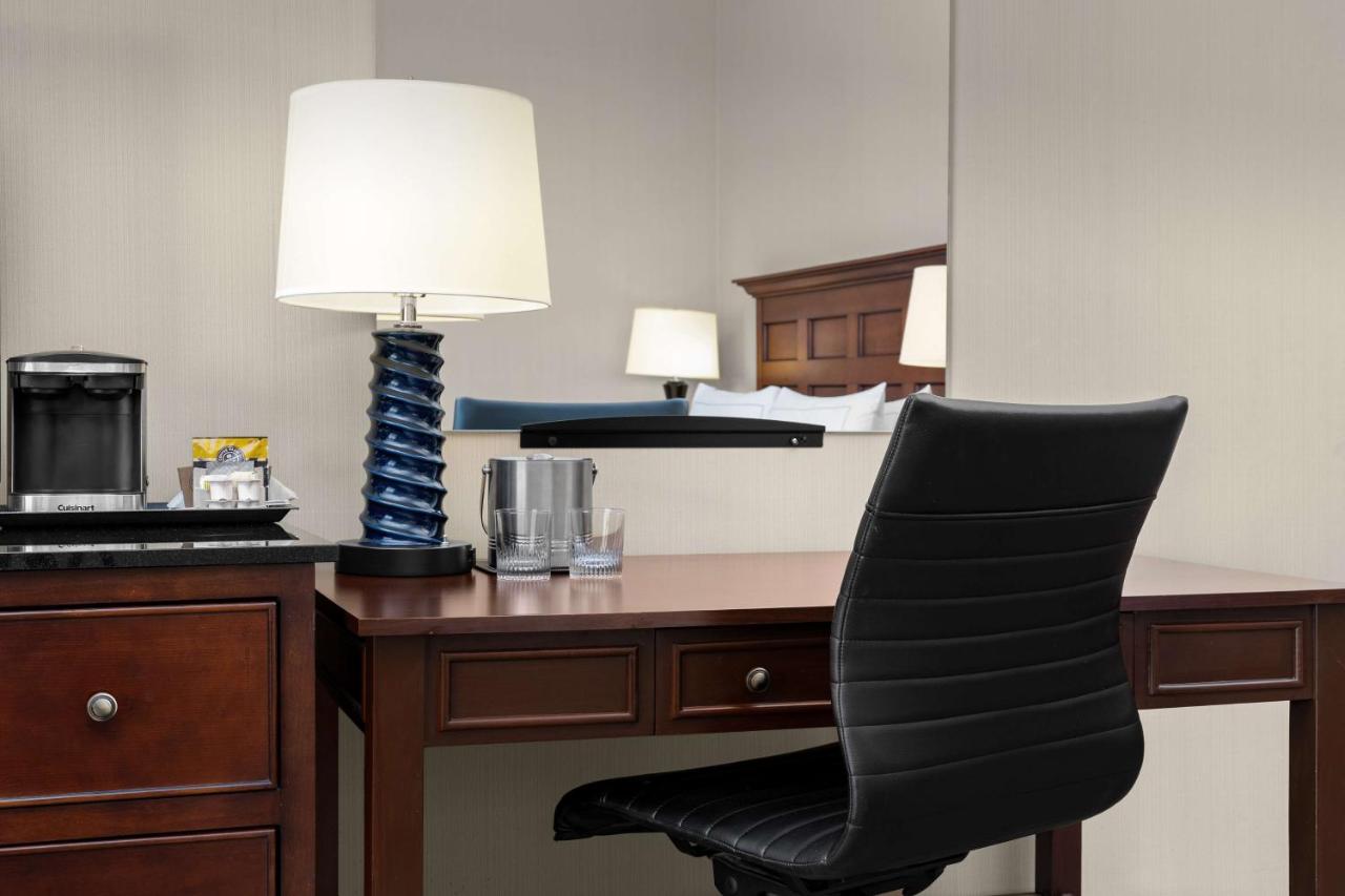 King Room with Shower - Hearing Accessible at DoubleTree by Hilton Chicago O'Hare Airport - Rosemont