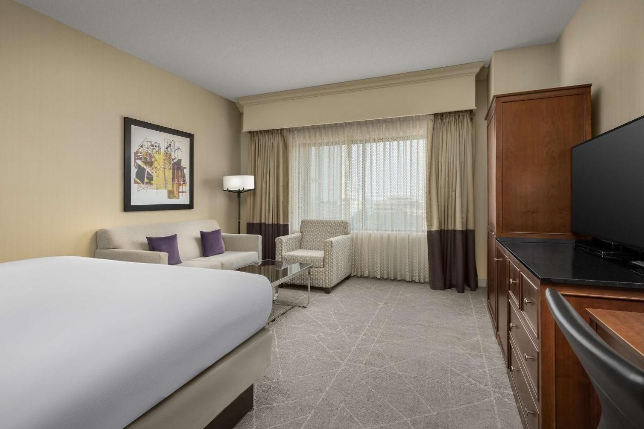 King Room - Non-Smoking at DoubleTree by Hilton Chicago O'Hare Airport - Rosemont