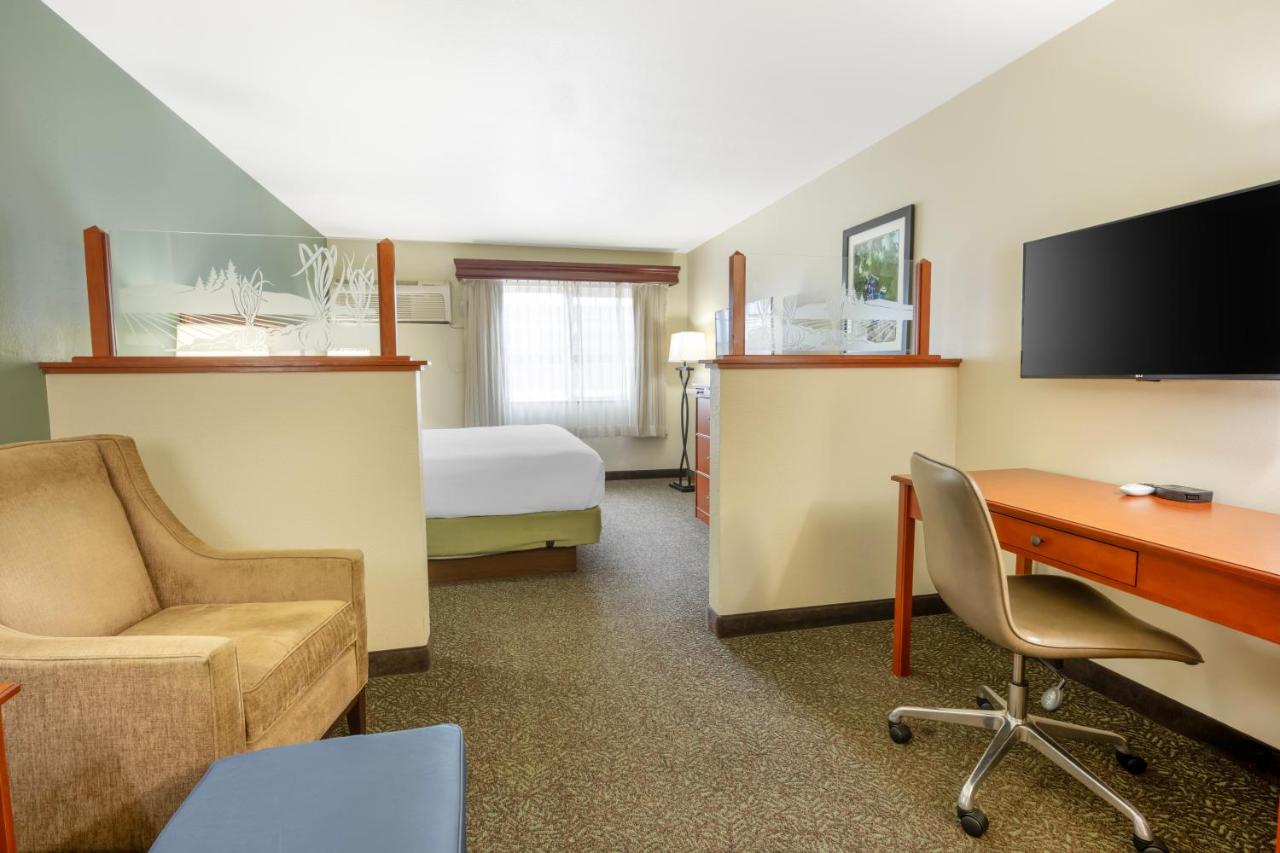 King Room at Best Western Plus Walla Walla Suites Inn