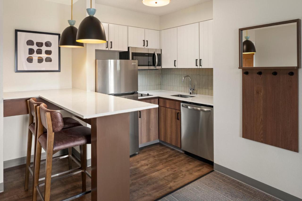 | Staybridge Suites Minneapolis-Maple Grove, an IHG Hotel