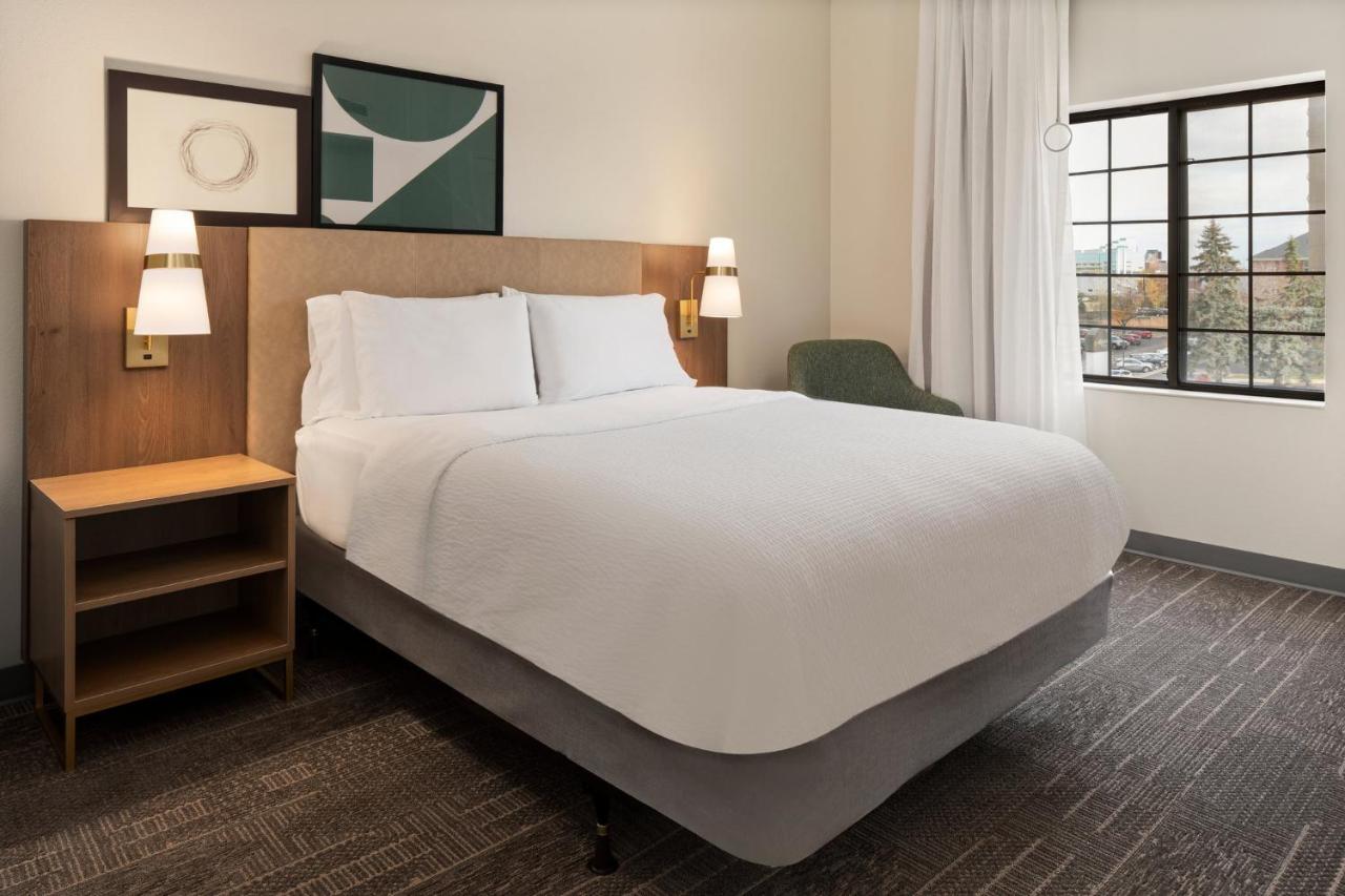 | Staybridge Suites Minneapolis-Maple Grove, an IHG Hotel