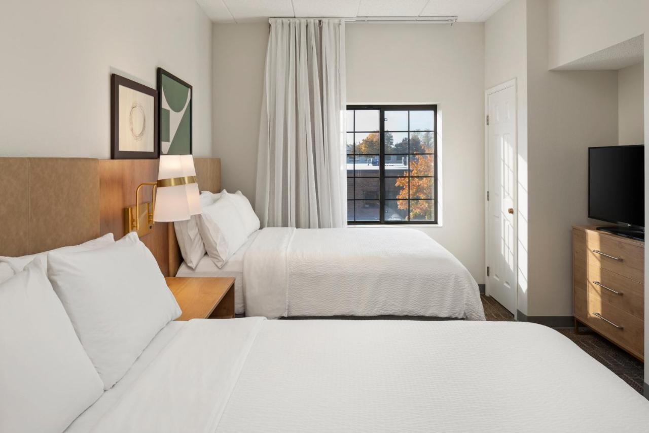 | Staybridge Suites Minneapolis-Maple Grove, an IHG Hotel
