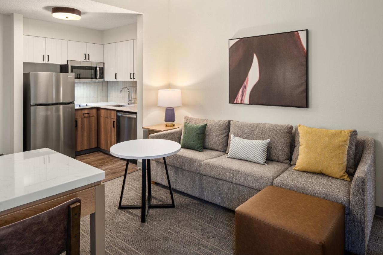 | Staybridge Suites Minneapolis-Maple Grove, an IHG Hotel
