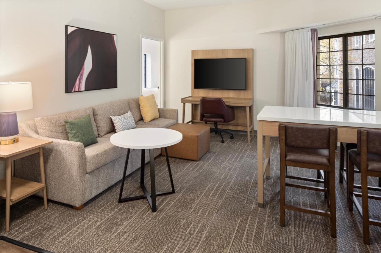 | Staybridge Suites Minneapolis-Maple Grove, an IHG Hotel