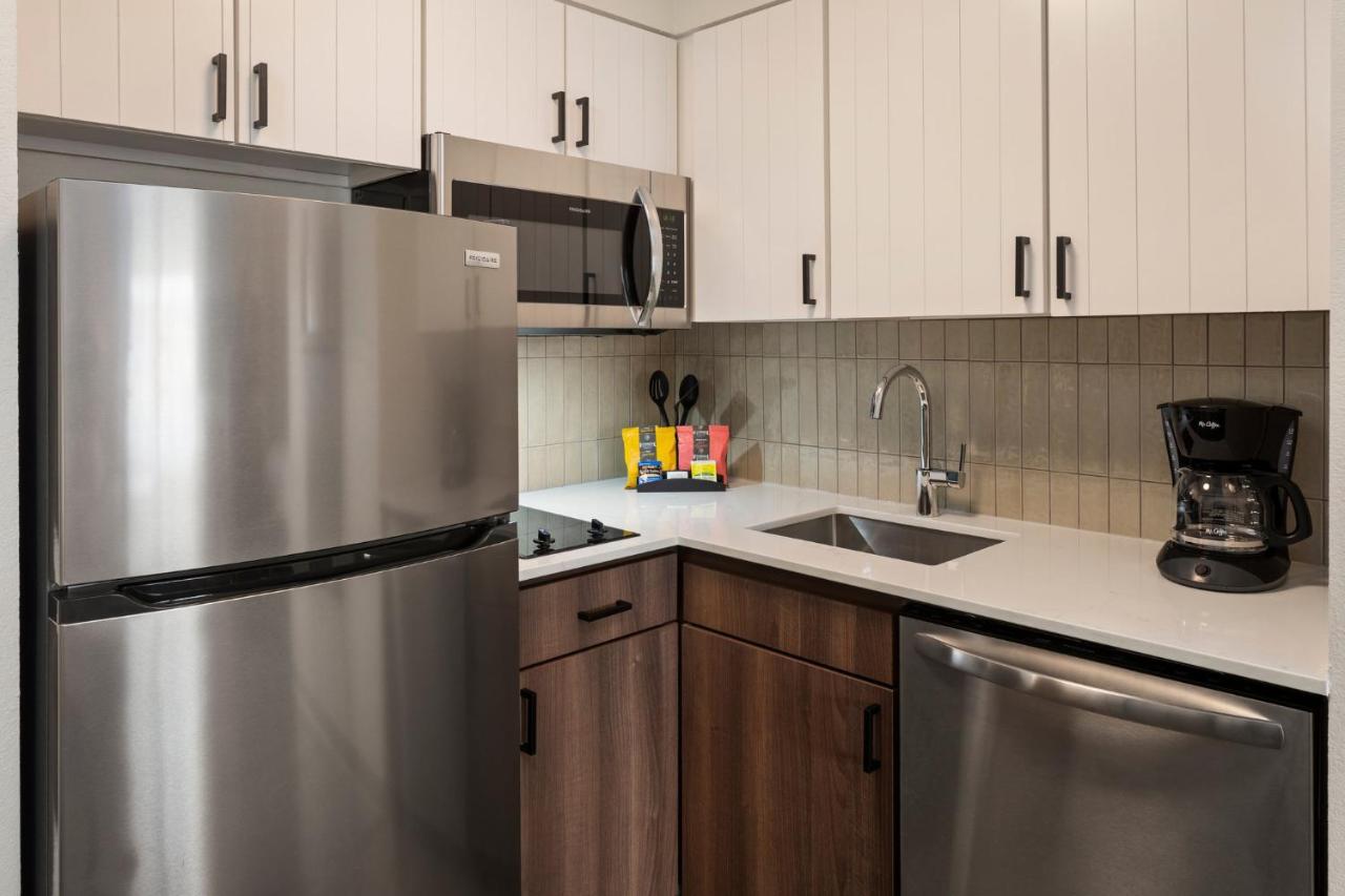| Staybridge Suites Minneapolis-Maple Grove, an IHG Hotel