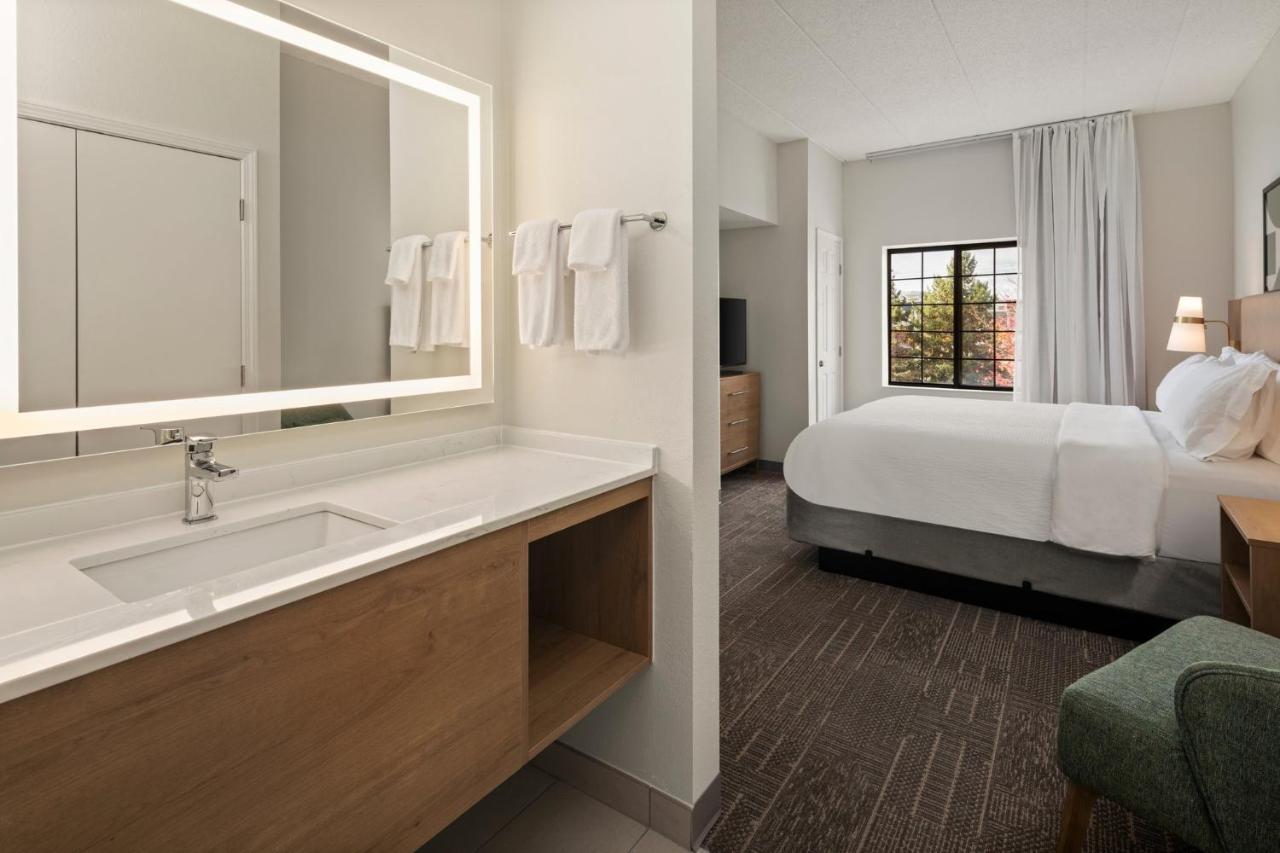 | Staybridge Suites Minneapolis-Maple Grove, an IHG Hotel
