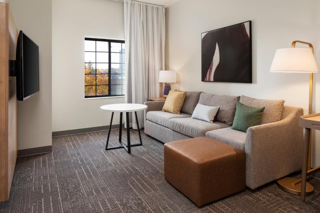 | Staybridge Suites Minneapolis-Maple Grove, an IHG Hotel