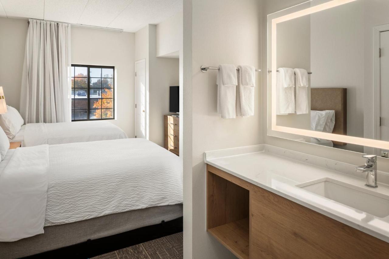 | Staybridge Suites Minneapolis-Maple Grove, an IHG Hotel