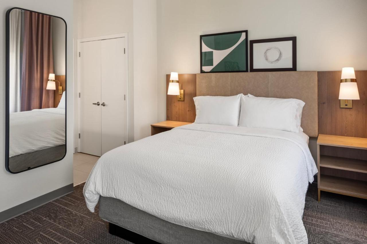 Queen Studio - Non-Smoking at Staybridge Suites Minneapolis-Bloomington by IHG