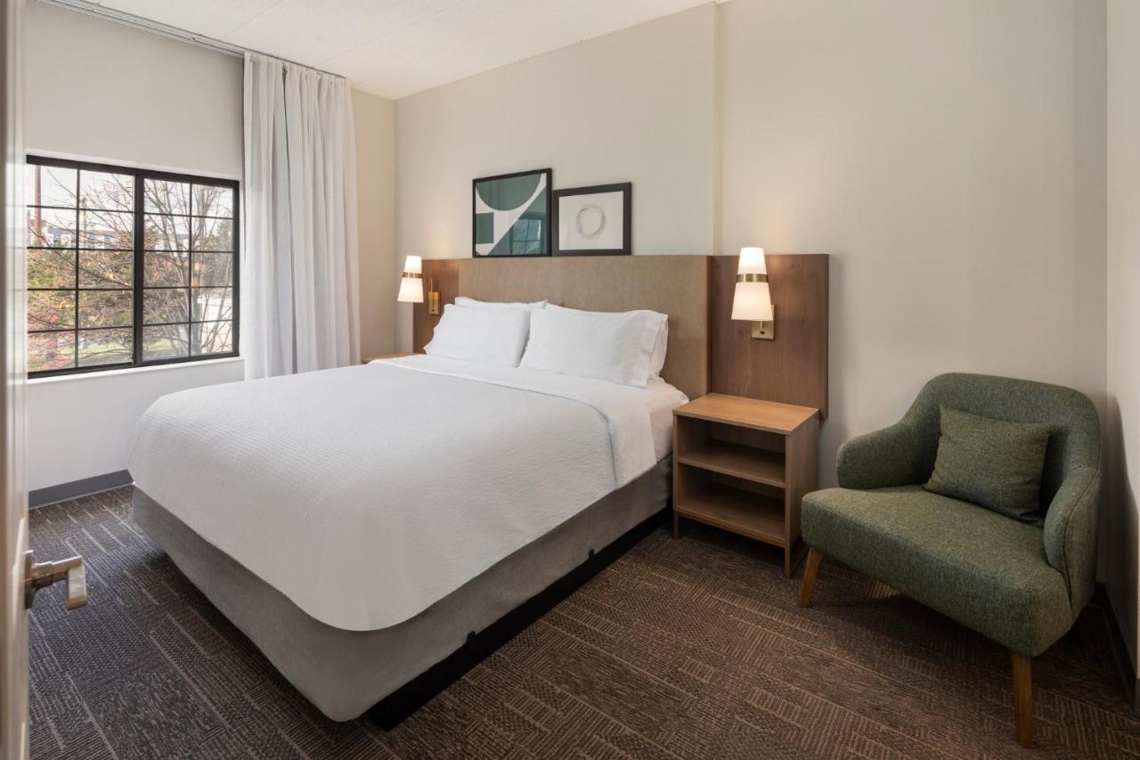 One-Bedroom King Suite - Non-Smoking at Staybridge Suites Minneapolis-Bloomington by IHG
