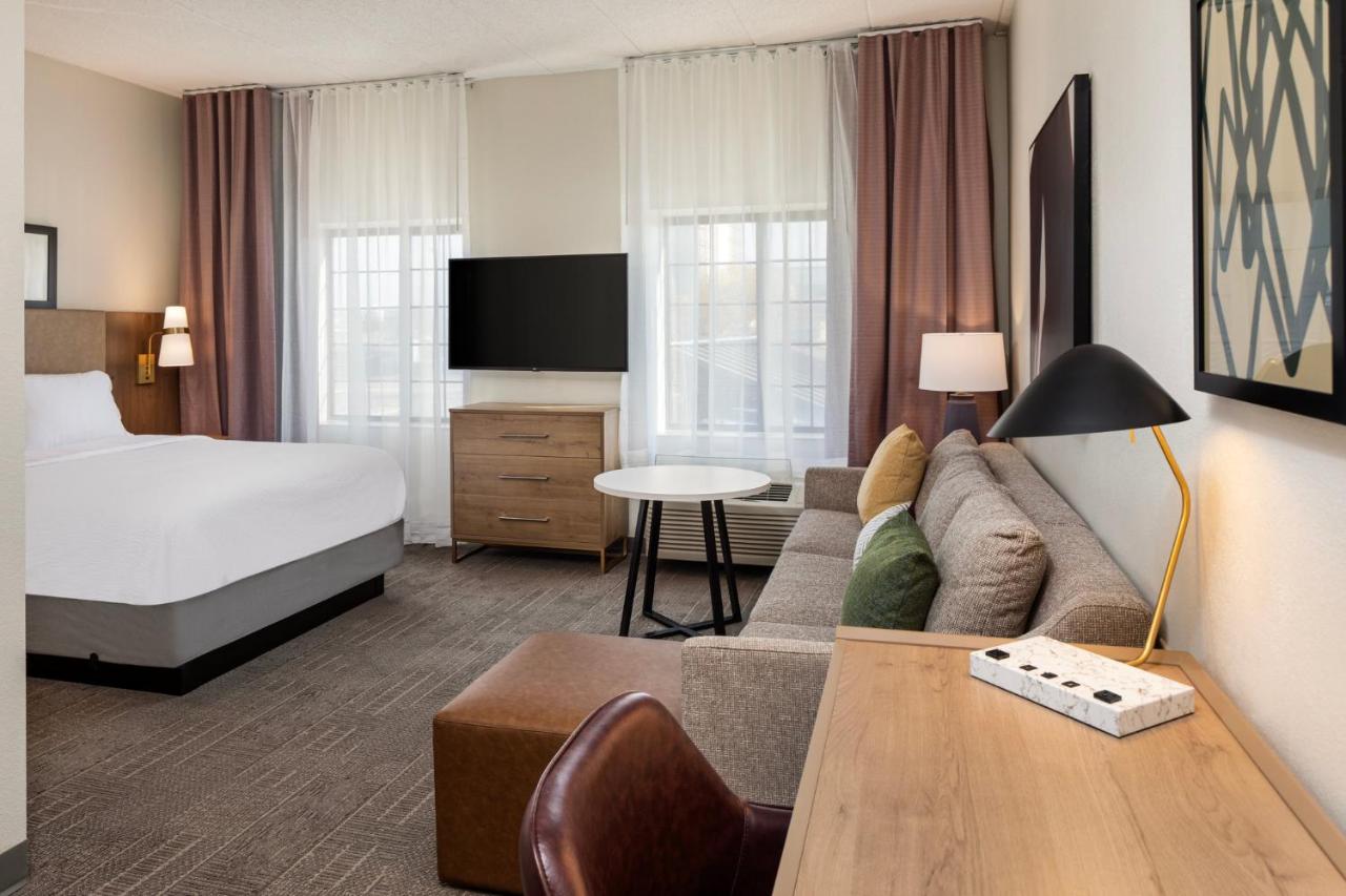 Queen Studio - Non-Smoking at Staybridge Suites Minneapolis-Bloomington by IHG
