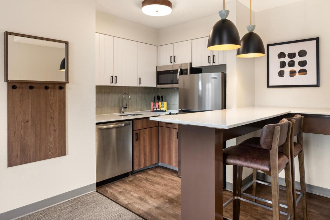 One-Bedroom King Suite - Non-Smoking at Staybridge Suites Minneapolis-Bloomington by IHG