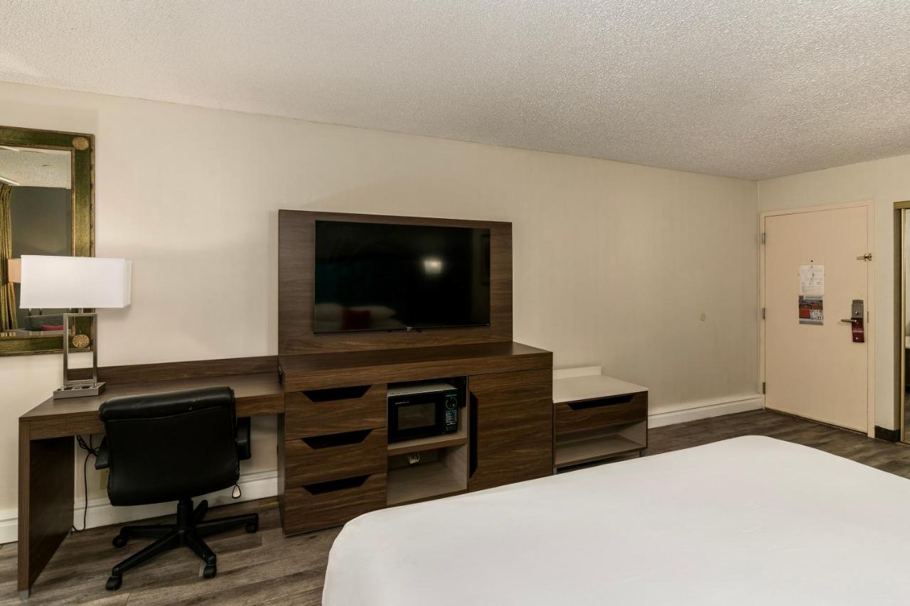Queen Room - Disability Access at Red Lion Hotel Pocatello