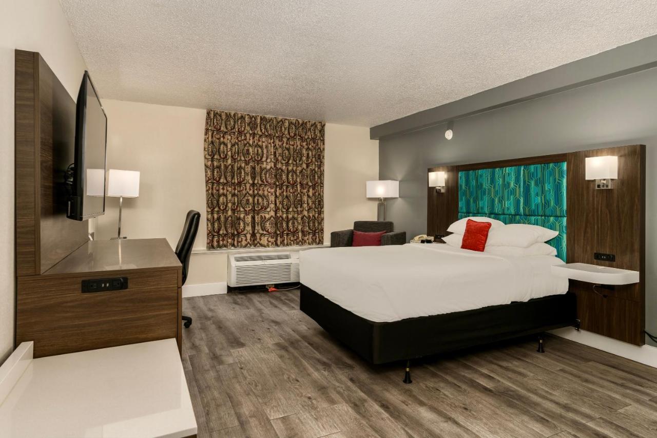 Queen Room - Disability Access at Red Lion Hotel Pocatello