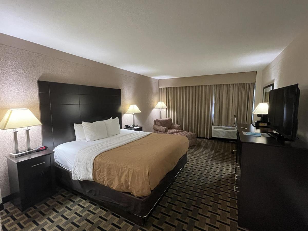 Deluxe King Room - Non-Smoking at Quality Inn & Suites Cincinnati Downtown
