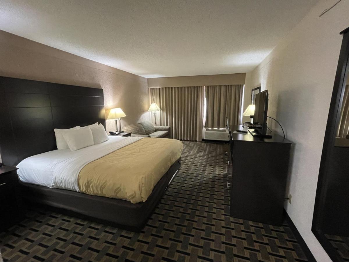 King Room with Sofa Bed - Non-Smoking at Quality Inn & Suites Cincinnati Downtown