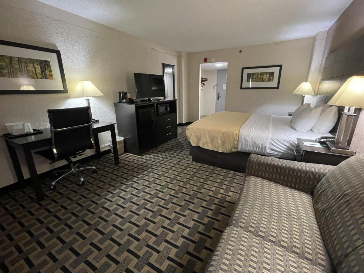 King Room with Sofa Bed - Non-Smoking at Quality Inn & Suites Cincinnati Downtown