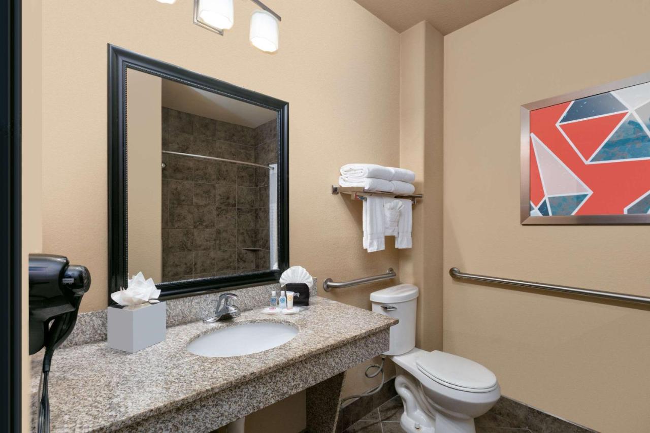 Queen Suite with Two Queen Beds - Disability Access at Comfort Suites Arlington - Entertainment District