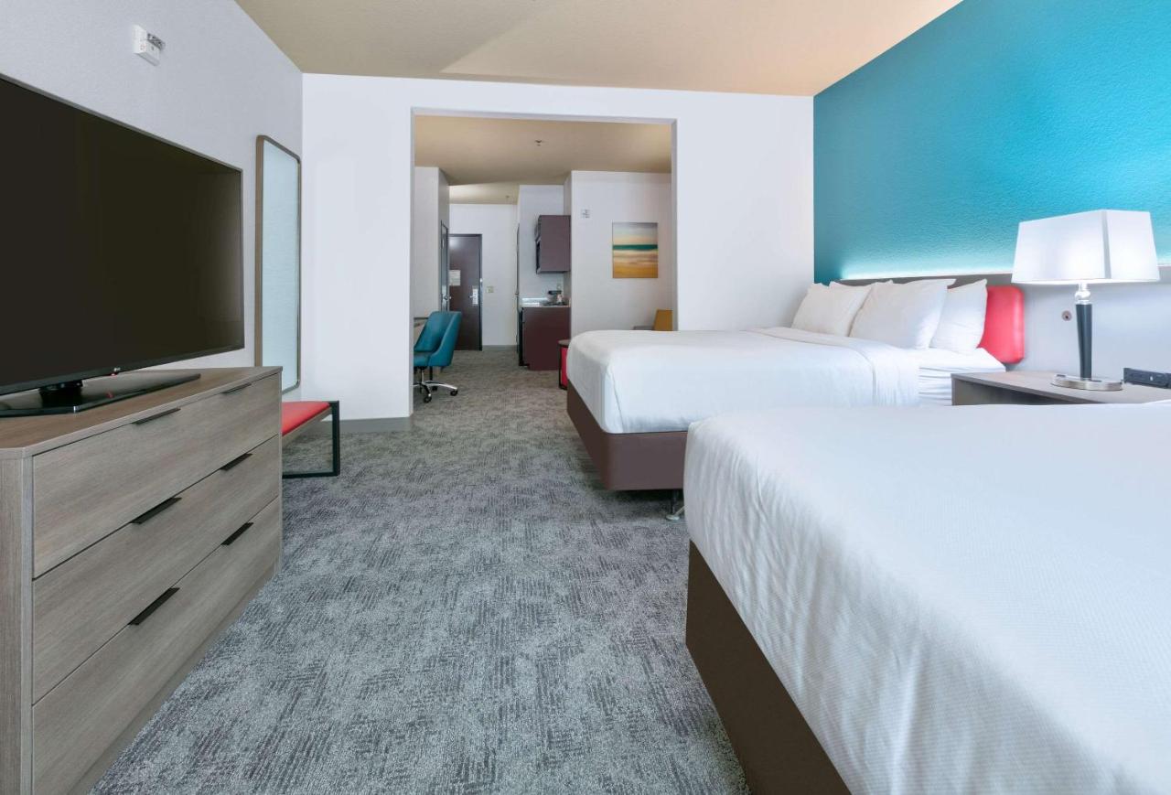 Queen Suite with Two Queen Beds - Disability Access at Comfort Suites Arlington - Entertainment District