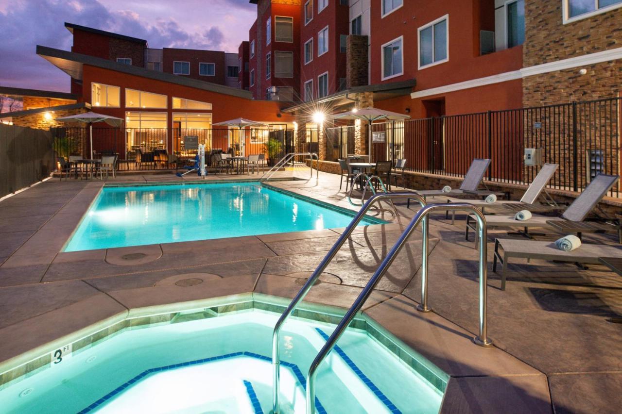 | Residence Inn Visalia