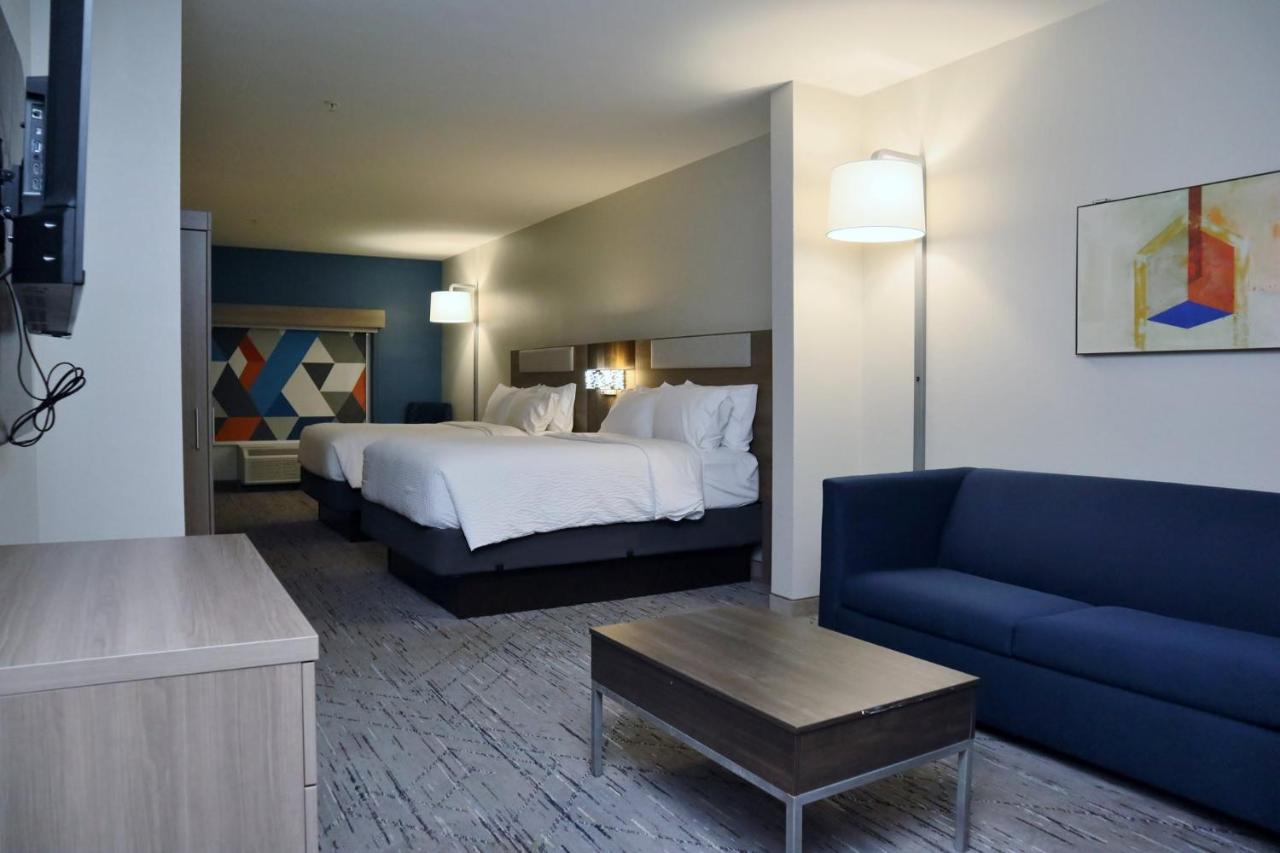 Queen Suite with Two Queen Beds at Holiday Inn Express Hotel & Suites Baton Rouge North by IHG