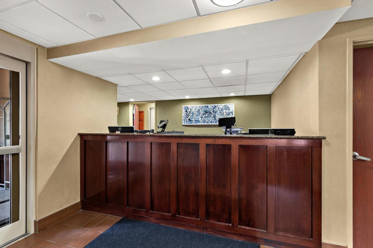 | Sleep Inn & Suites near Joint Base Andrews-Washington Area