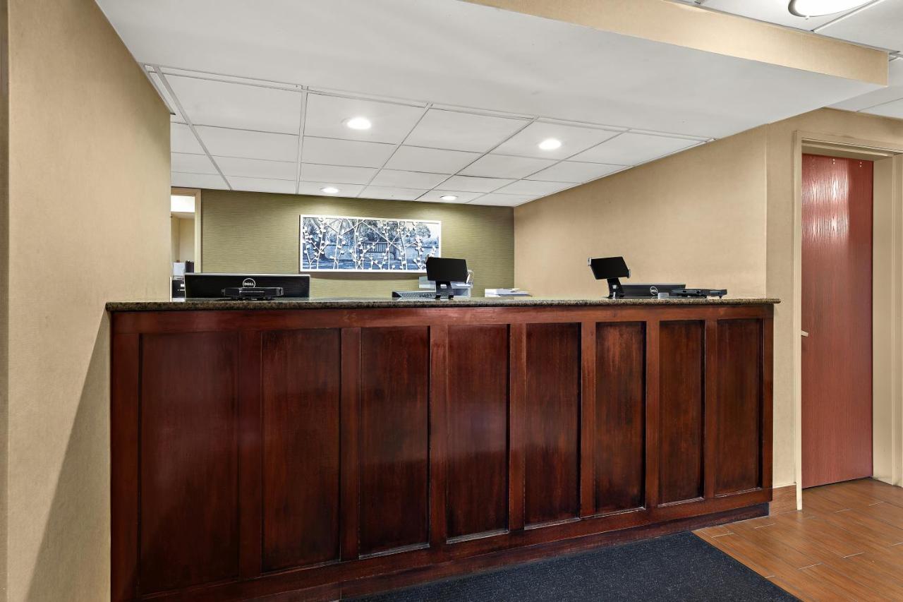| Sleep Inn & Suites near Joint Base Andrews-Washington Area