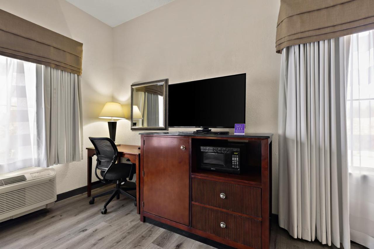 1 Room Suite w/ Sodabed - Non-Smoking at Sleep Inn & Suites Near Joint Base Andrews - Washington Area