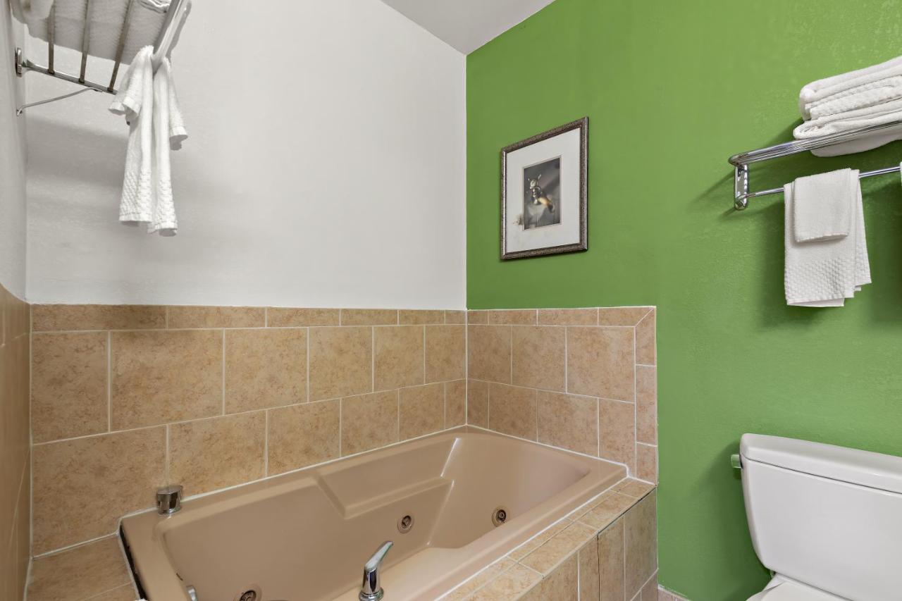 | Sleep Inn & Suites near Joint Base Andrews-Washington Area