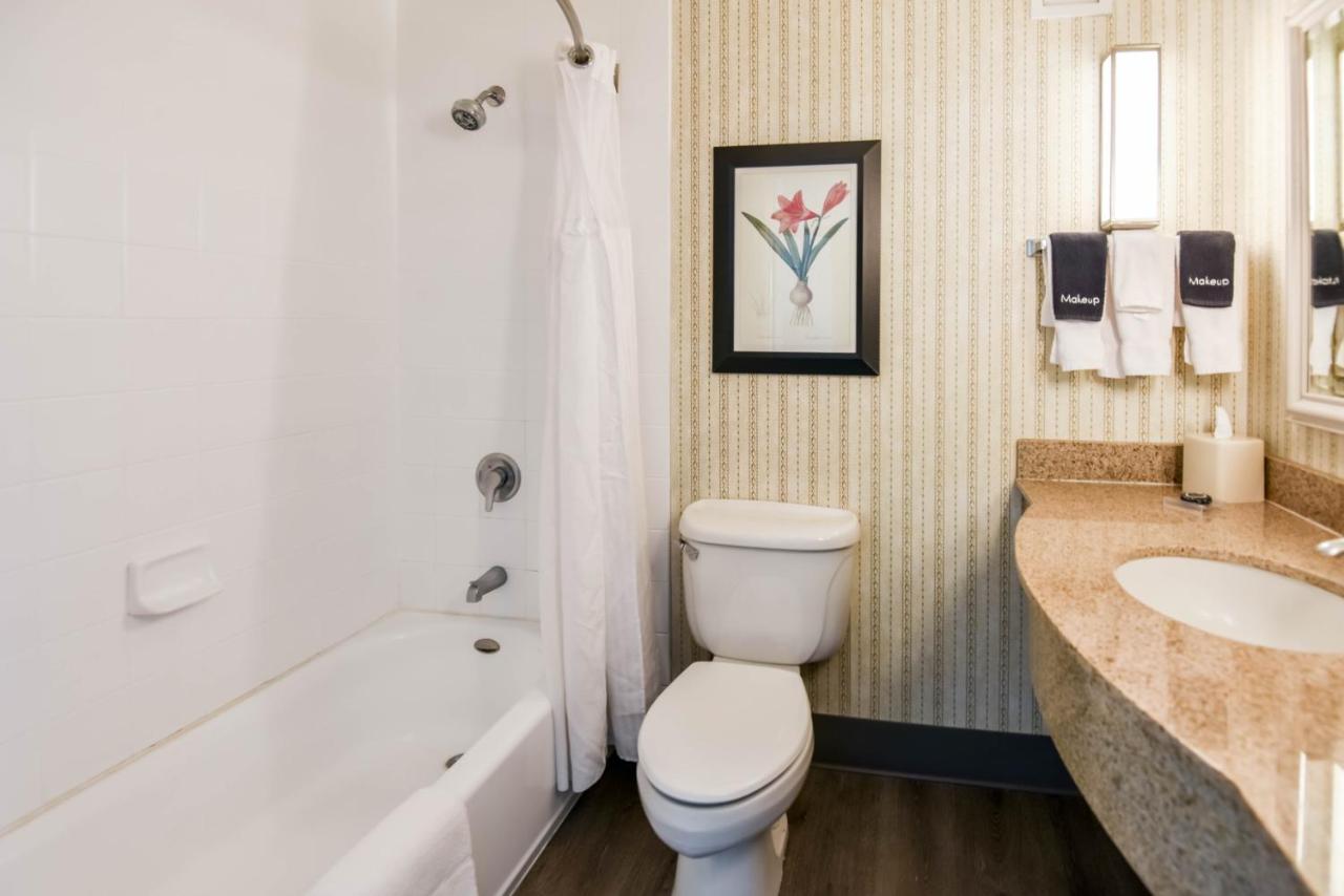 Double Room with Two Double Beds at Shutters Hotel