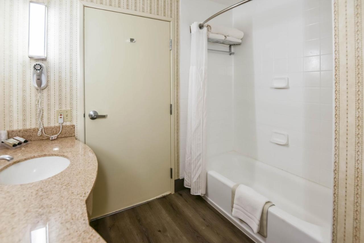 Superior Queen Room with Two Queen Beds at Shutters Hotel