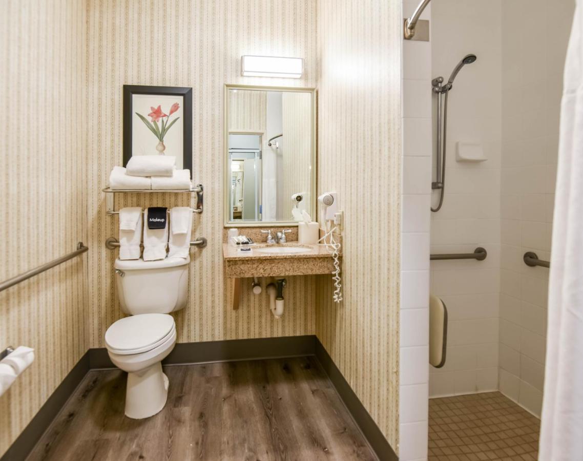 King Room with Roll-In Shower - Disability Access at Shutters Hotel
