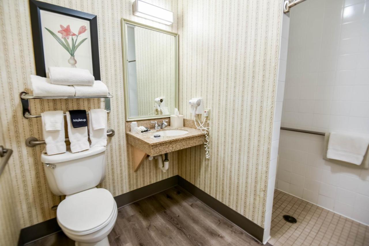King Room with Roll-In Shower - Disability Access at Shutters Hotel