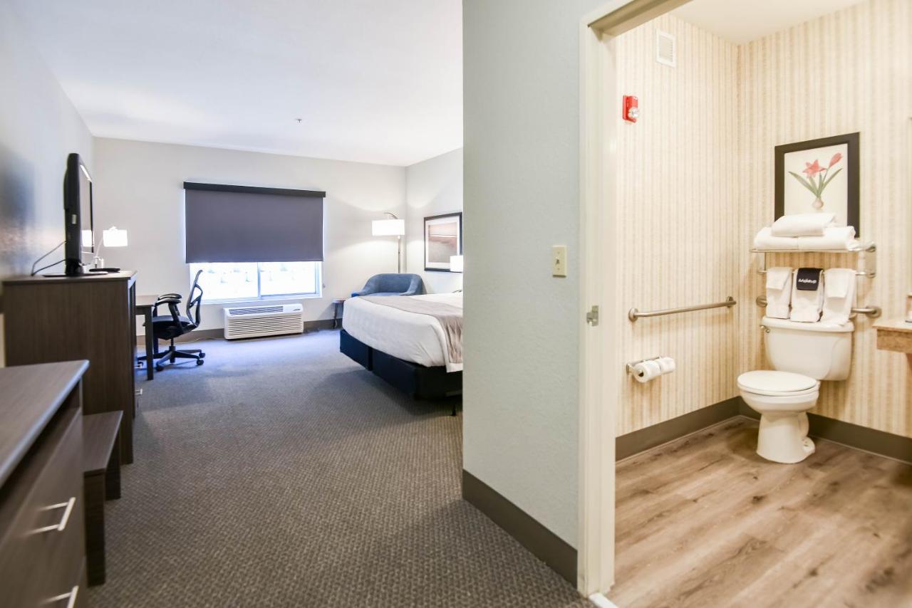 King Room with Roll-In Shower - Disability Access at Shutters Hotel