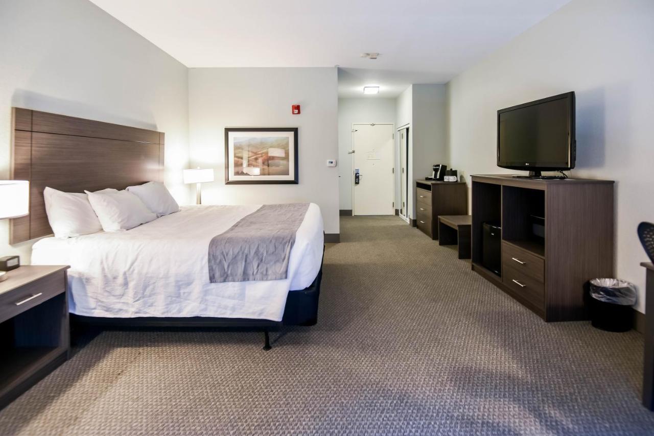 King Room with Roll-In Shower - Disability Access at Shutters Hotel