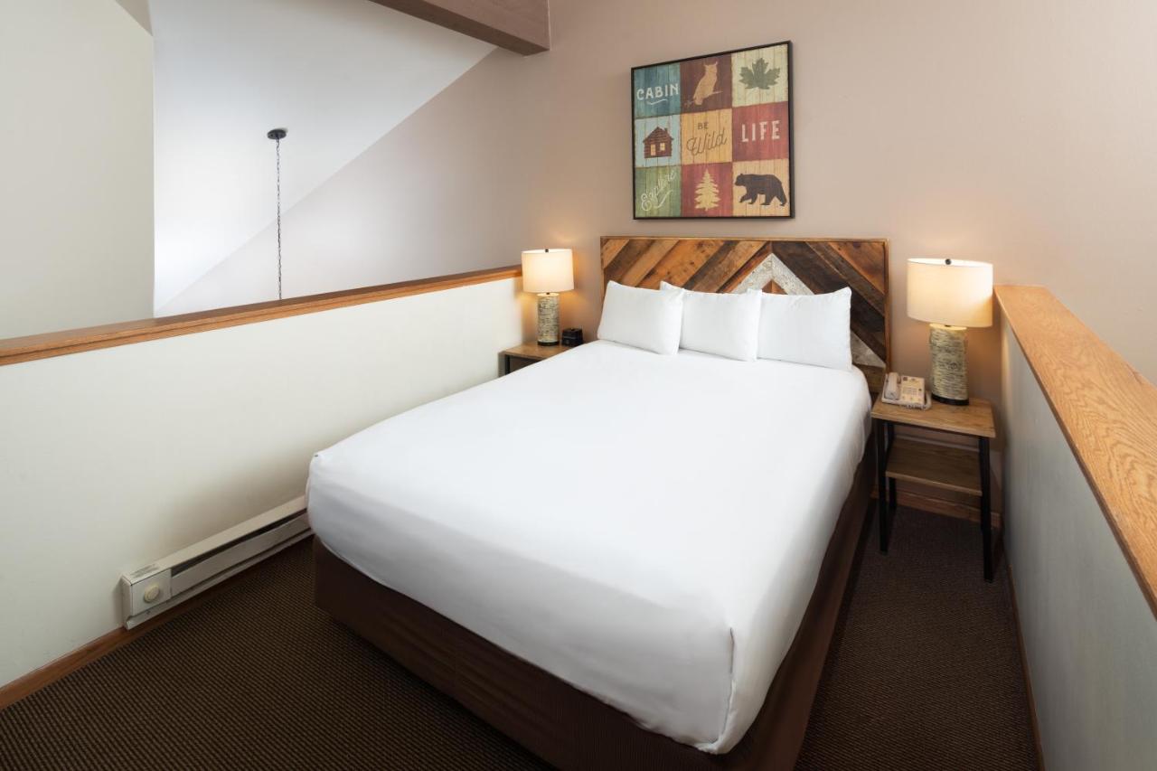 Two-Bedroom Suite at Timber Ridge Lodge and Waterpark