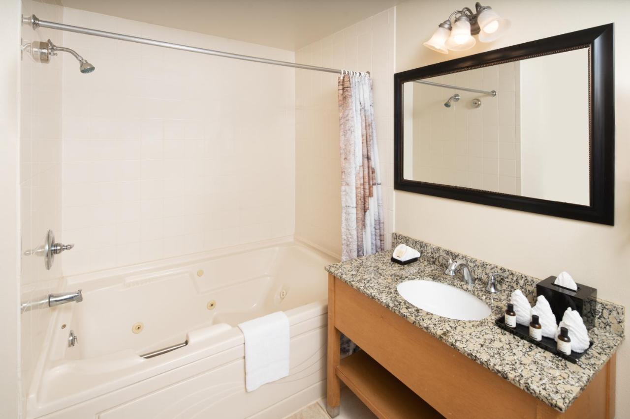 Two-Bedroom Suite at Timber Ridge Lodge and Waterpark